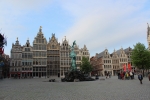 Главную площадь Антверпена украшают дома гильдий. В XVI веке это