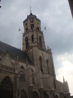 Церковь Святого Гуммара в стиле брабантской готики.